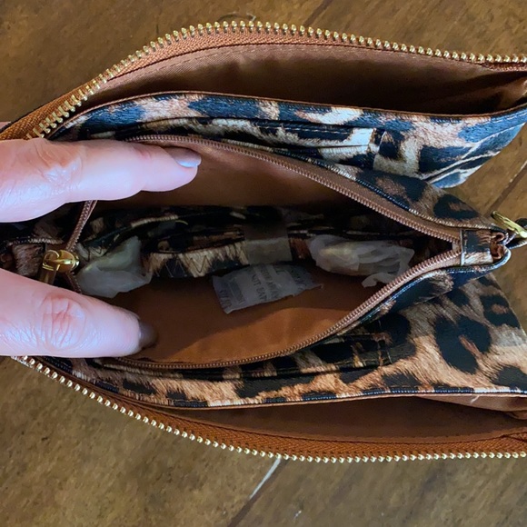 Leopard print crossbody purse~ - Picture 6 of 9